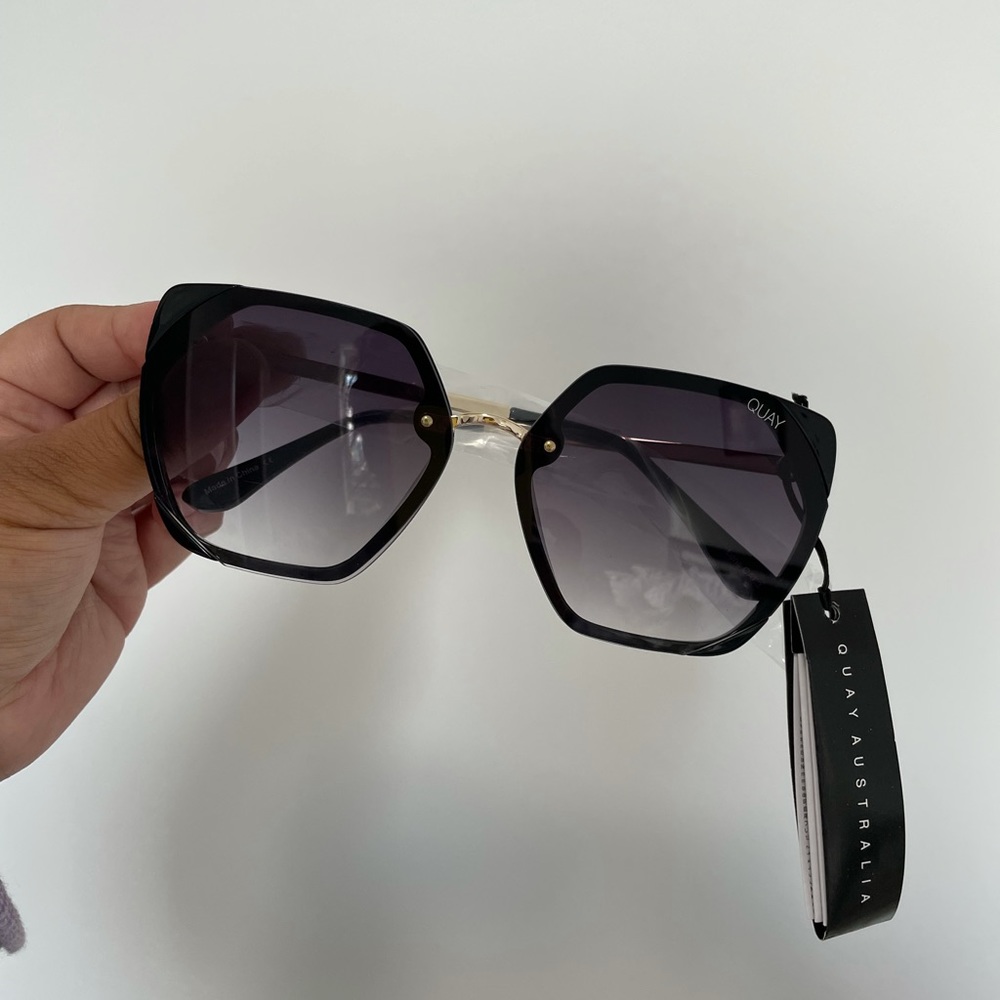 SOLD NWT quay Australia VIP Sunglasses